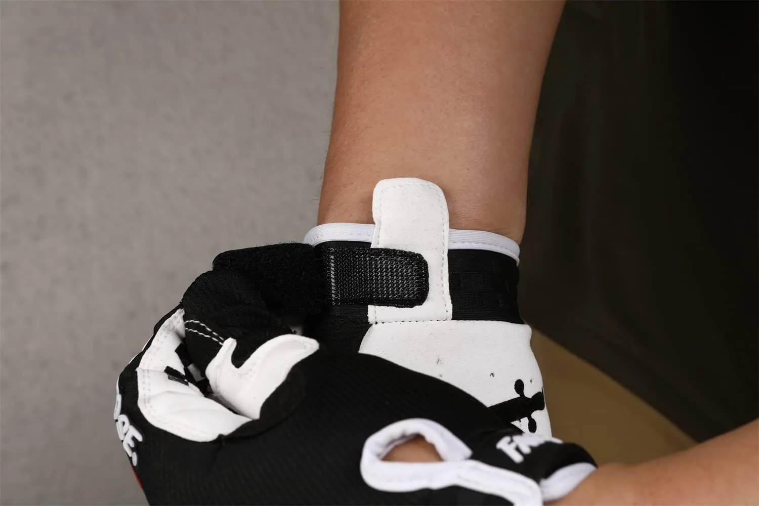 Skull Cycling Gloves Mountain Bike Gloves for Outdoor Sports, Driving, Climbing for Men & Women